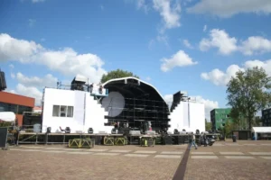 pink project the wall